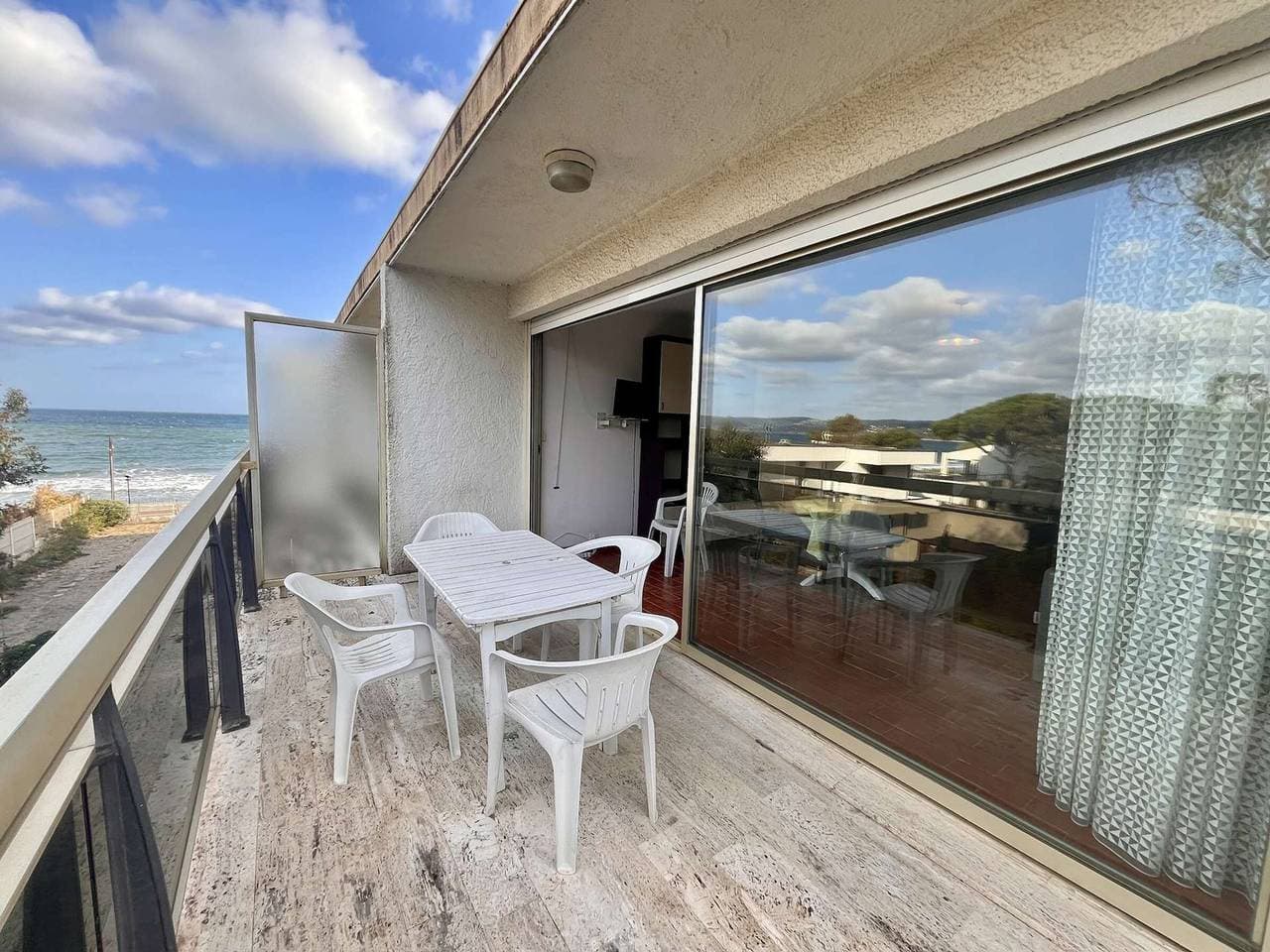 Foto 9 von 16: Meerblick-Studio in Cavalaire mit Klimaanlage und Parkplatz