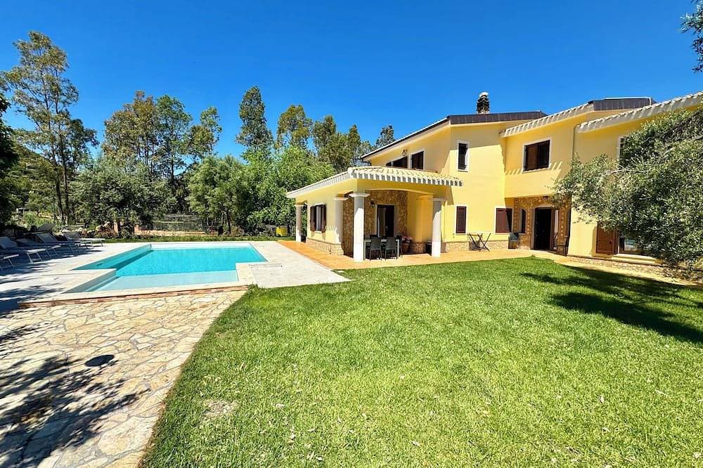 Foto 4 von 9: \" Villa with Pool Comfort \"