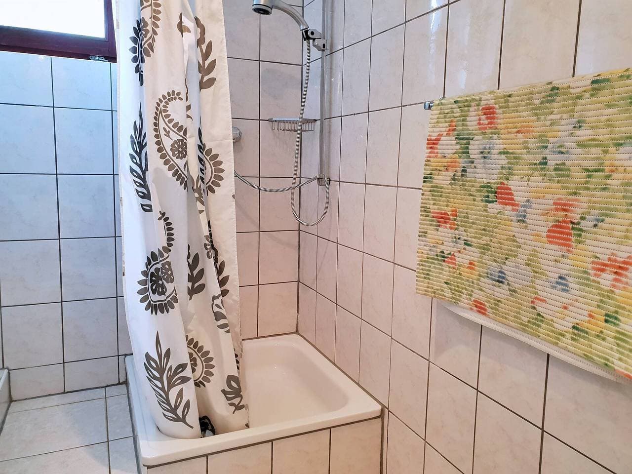 Foto 10 von 26: Apartment Bijelic - mit Balkon, 480 m vom Meer entfernt, Grill, privater Parkplatz, keine Klimaanlage