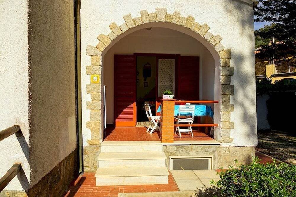 Foto 12 von 24: Appartamenti Margherita, Margherita-5 in einer Strandresidenz, Giglio Campese