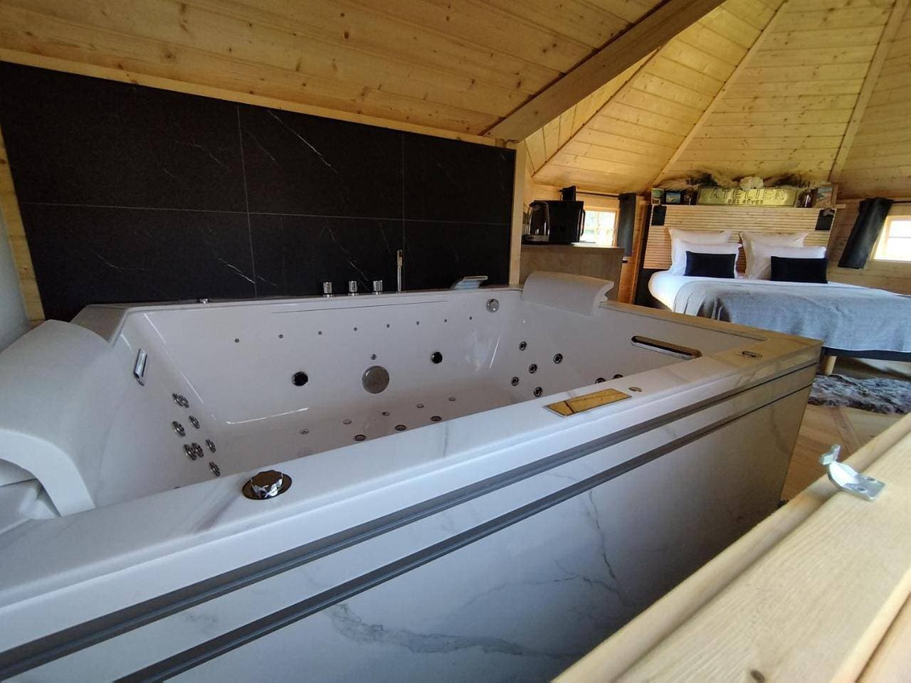 Foto 10 von 29: Double Room with Spa Bath