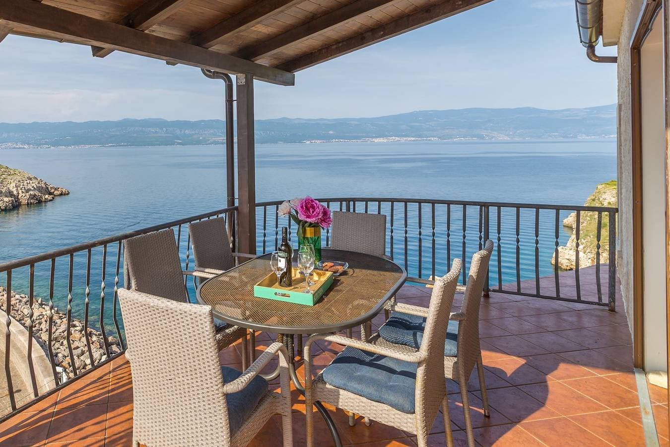 Foto 10 von 61: Ferienhaus Bella Mare mit herrlichem Meerblick 50m vom Strand in Vrbnik auf der Insel Krk