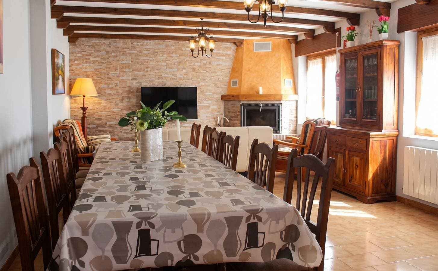 Foto 4 von 58: Familienhaus in Peral de Arlanza mit umzäuntem Garten