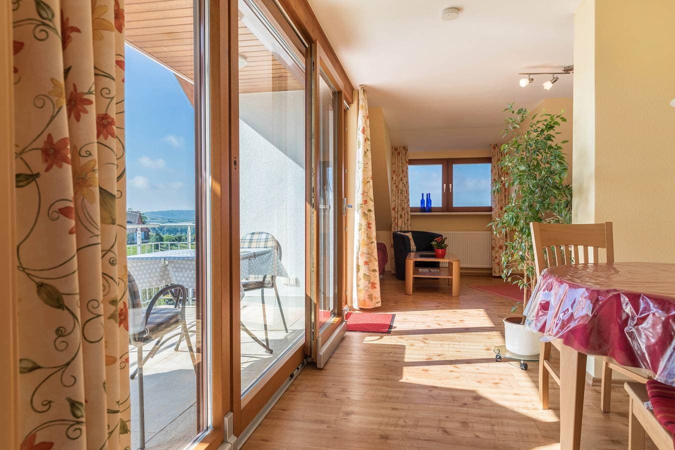 Foto 4 von 22: Gemütliche Ferienwohnung im Haus Irene mit Balkon