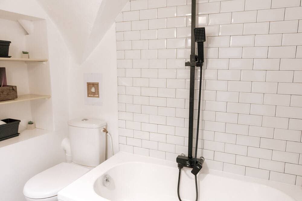 Foto 7 von 28: La Campagne -Studio-Ensuite mit Bad-Stadtblick