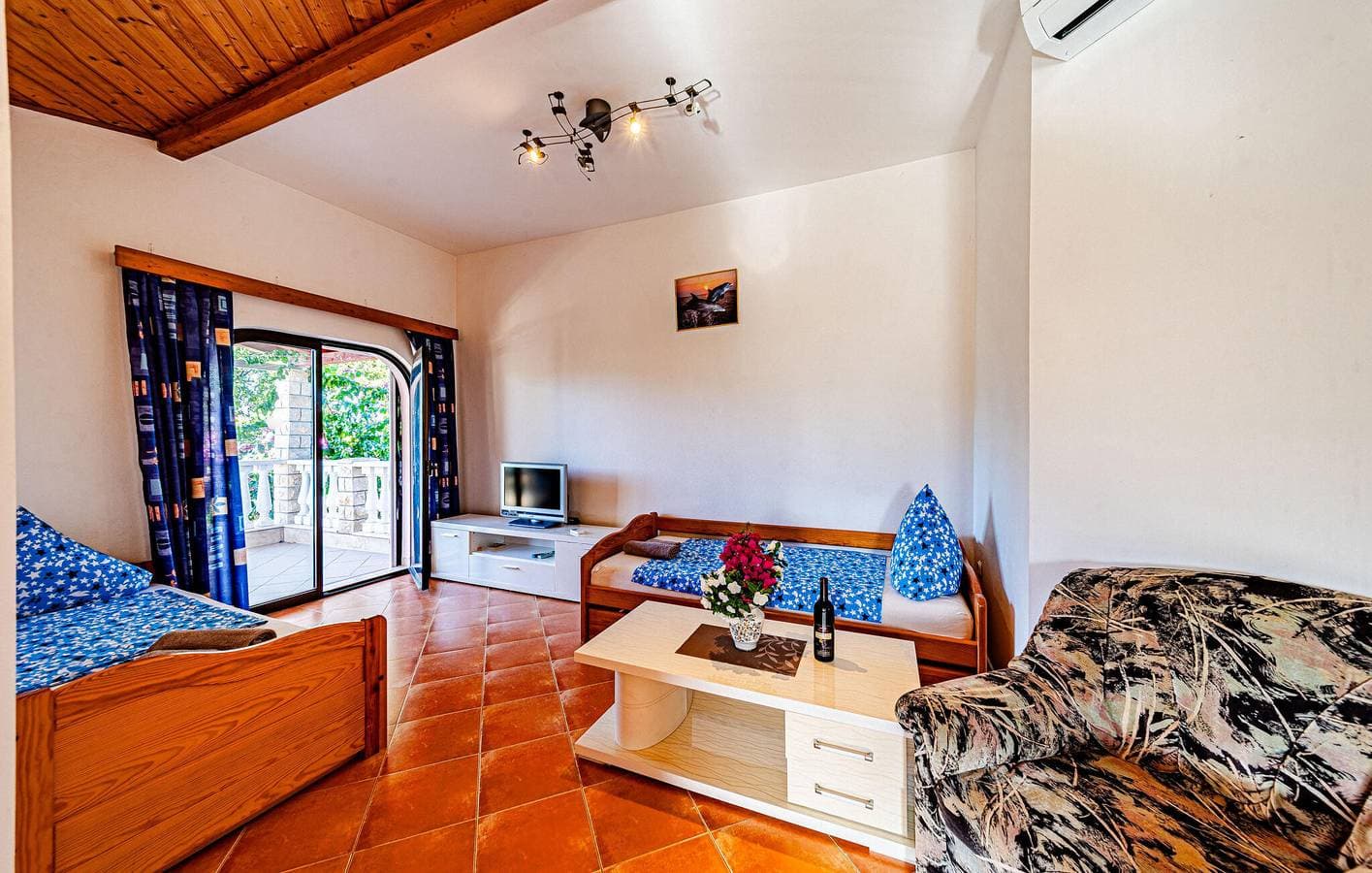 Foto 4 von 20: Gemütliche Ferienwohnung mit Terrasse, WLAN und Parkplatz in der Nähe des Strandes Tri Žala