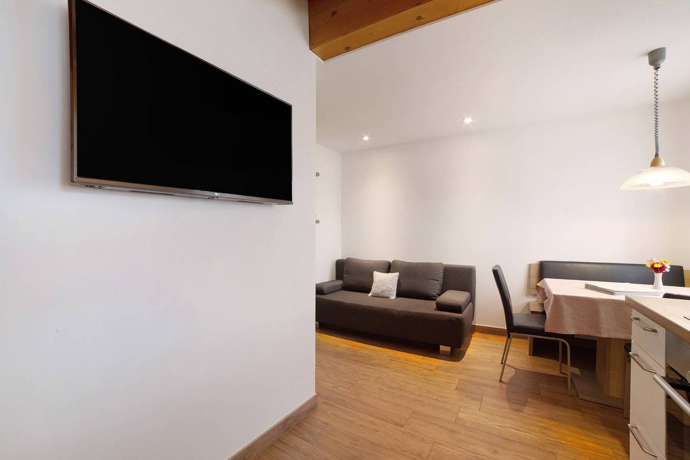 Foto 8 von 27: Ferienwohnung 'Ausergrubhof Wohnung Naturns' mit Bergblick, Gemeinschaftsgarten und WLAN