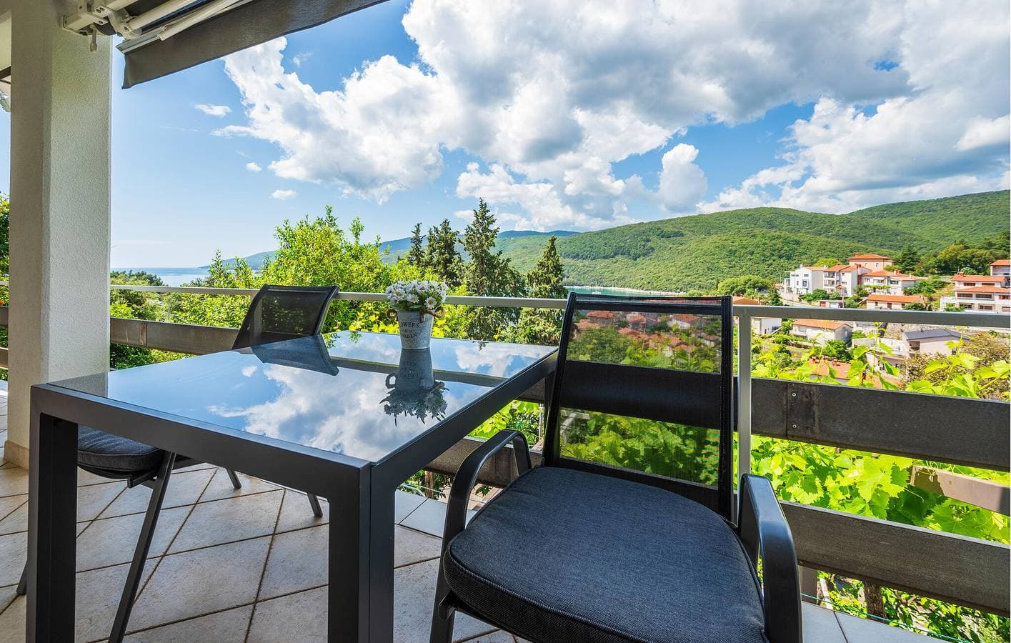 Foto 6 von 22: Gemütliches Apartment mit Meerblick, Terrasse, WLAN und Parkplatz – 200 m vom Strand entfernt