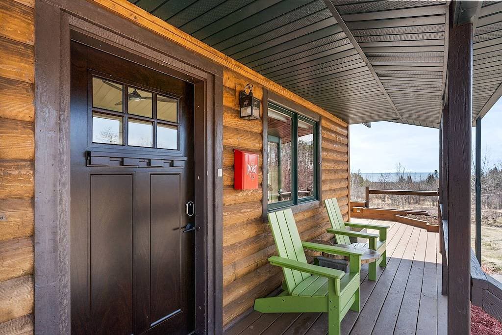 Foto 5 von 25: Freshly Remodeled Cabin w/ stunning Lake Views