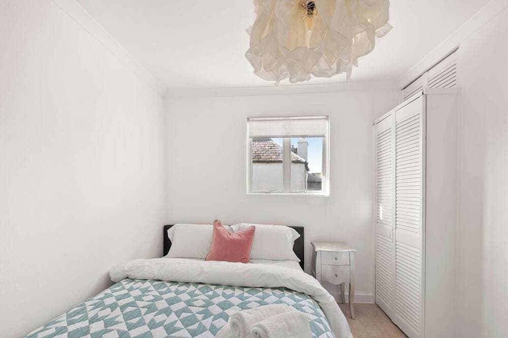 Foto 2 von 27: Modern 2 Bed Windsor Home - Sleeps 4 - Parking