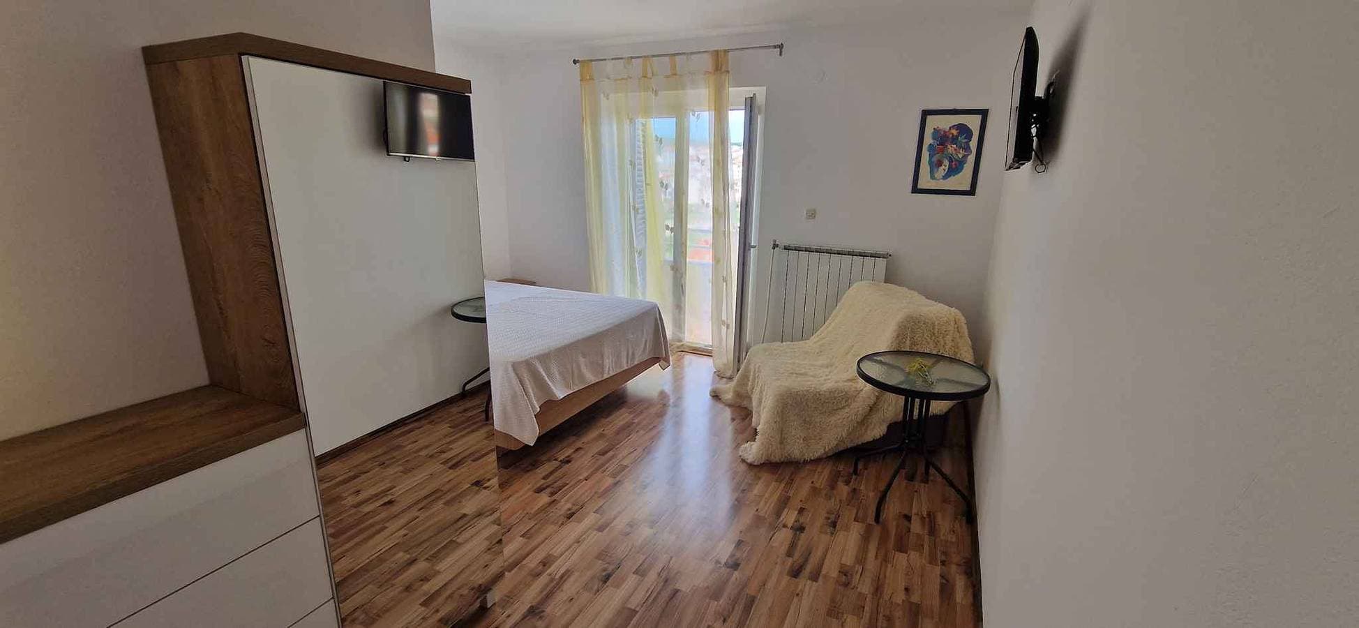 Foto 12 von 27: Ferienwohnung mit Terrasse und Klimaanlage