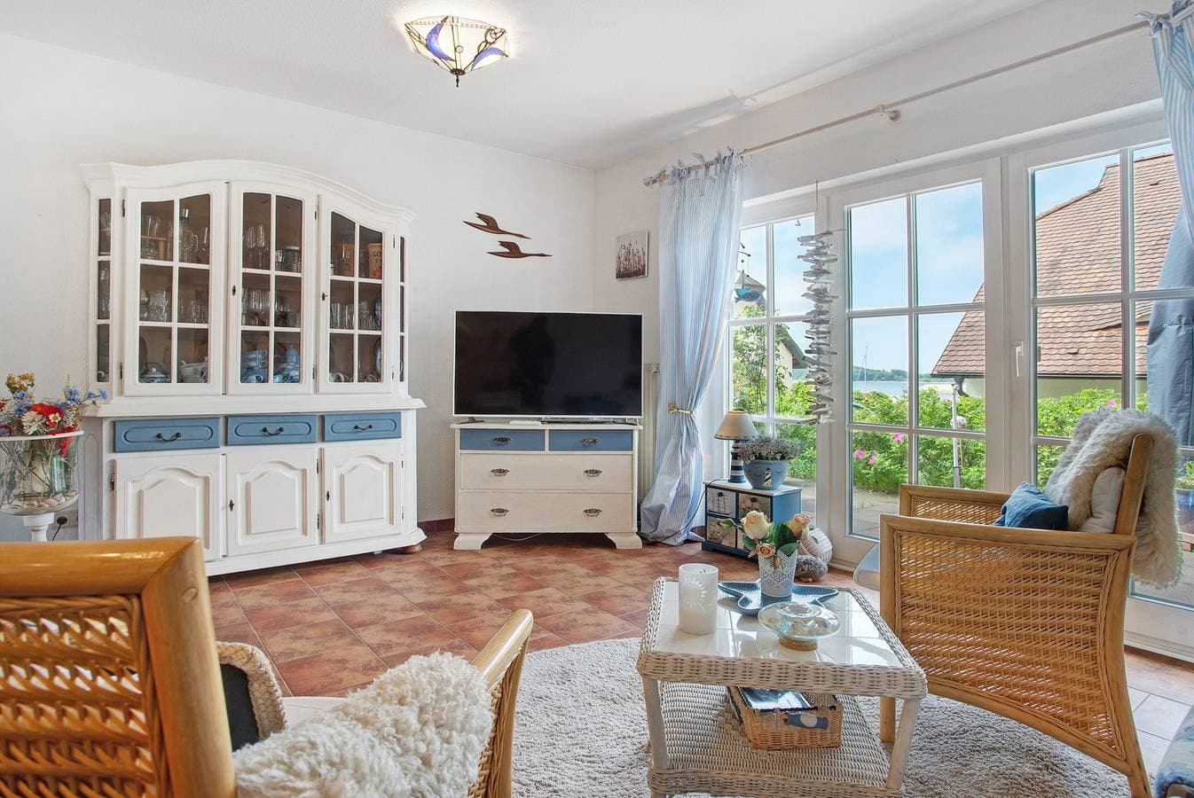 Foto 2 von 25: Ferienwohnung 'Fewo Yachthafenblick Nr 5' mit Meerblick, privater Terrasse und WLAN