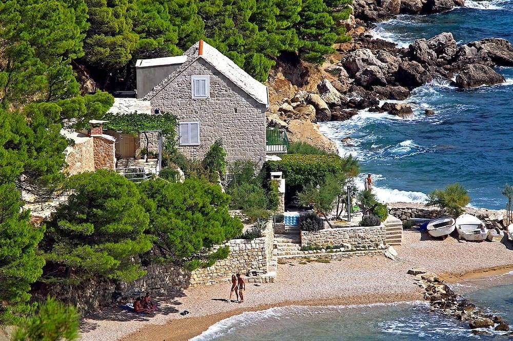 Perfekter Strandurlaub in einem abgelegenen traditionellen Steinhaus mit Pool 1
