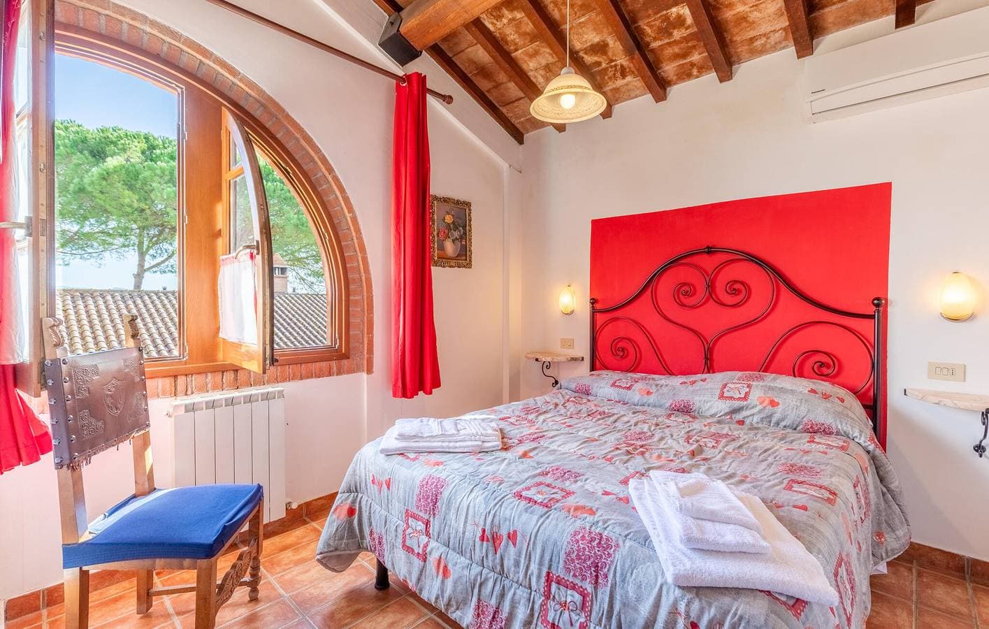 Foto 11 von 34: Moderne Ferienwohnung mit Garage, Pool und Garten