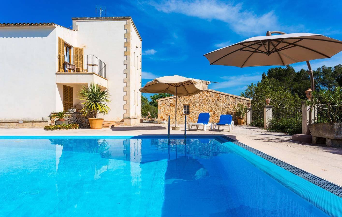 Foto 7 von 32: Modernes Apartment mit Pool, Terrasse und Küche in der Nähe des Eigentümers