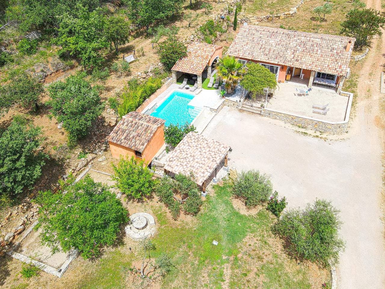Foto 3 von 19: Klimatisiertes Ferienhaus mit privatem Pool