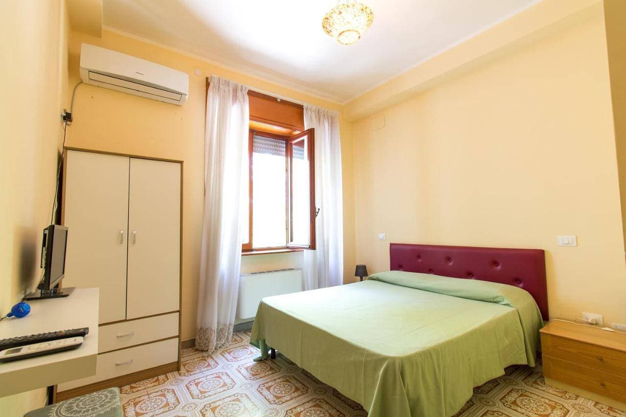 Foto 9 von 9: Small Double Room