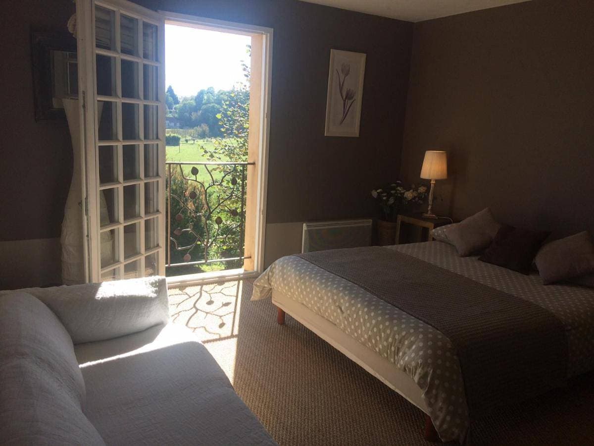 Foto 3 von 8: Double Room with Garden View