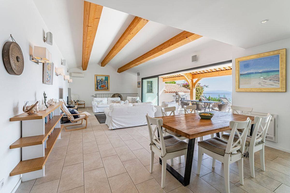 Foto 8 von 24: Villa für 8 Personen mit Terrasse