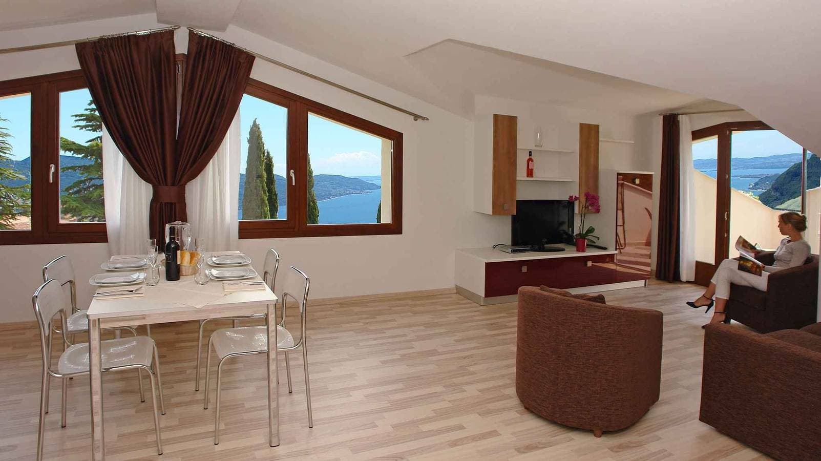 Foto 4 von 21: Ferienwohnung mit Blick auf den Gardasee