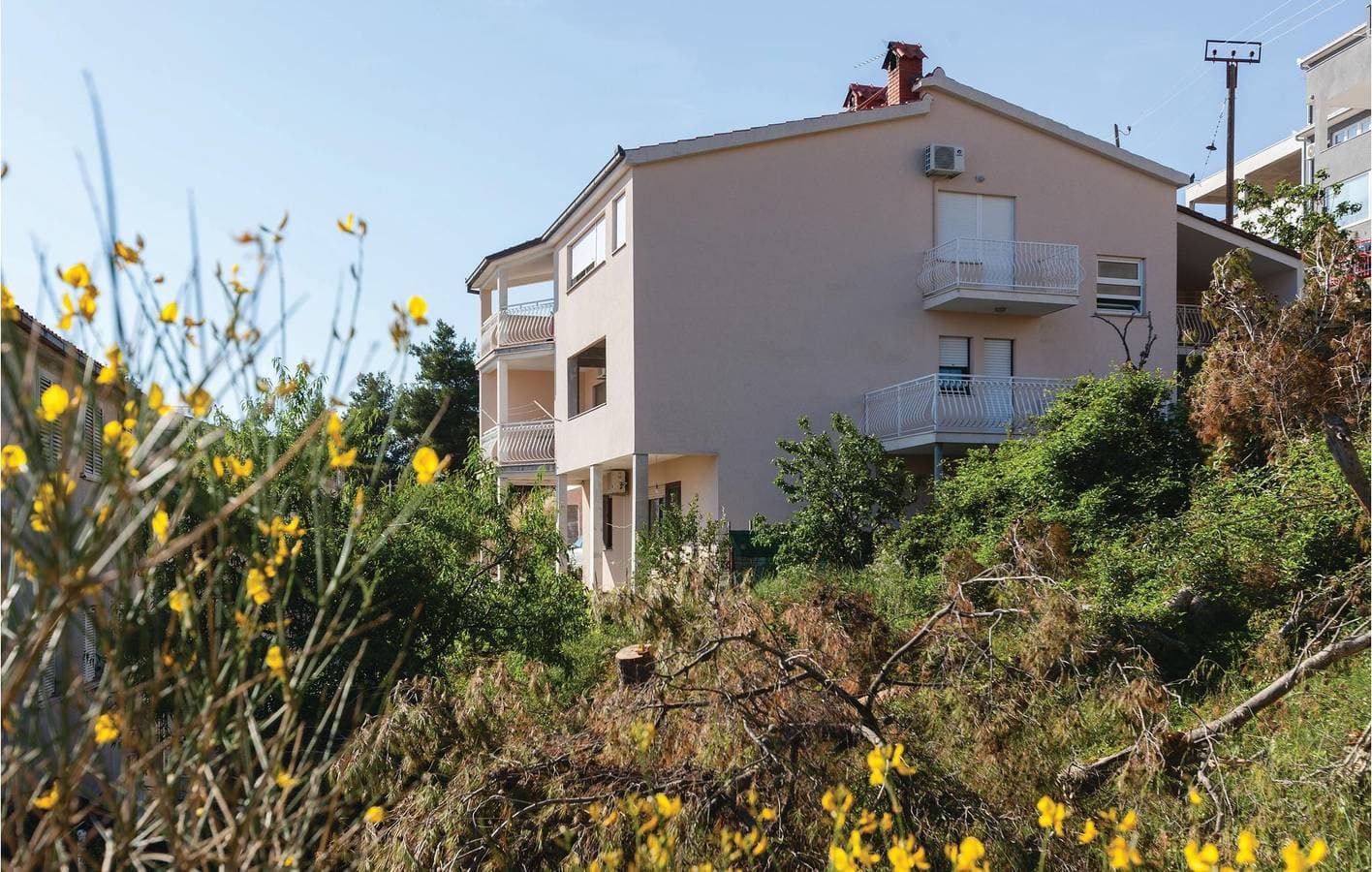 Gemütliche 2-Zimmer-Wohnung mit Terrasse, WLAN und Parkplatz in der Nähe des Strandes Strobec 1