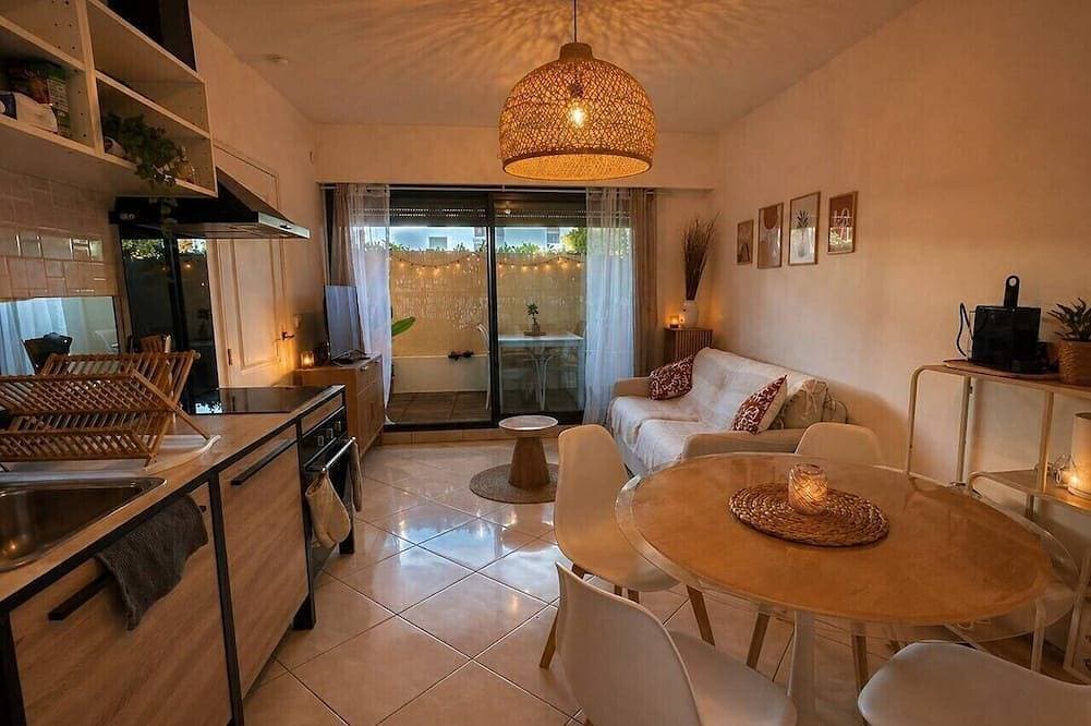 Foto 7 von 13: 2-Bedroom Apartment with Private Terrace · Pool · 50m from the Beach · Parking