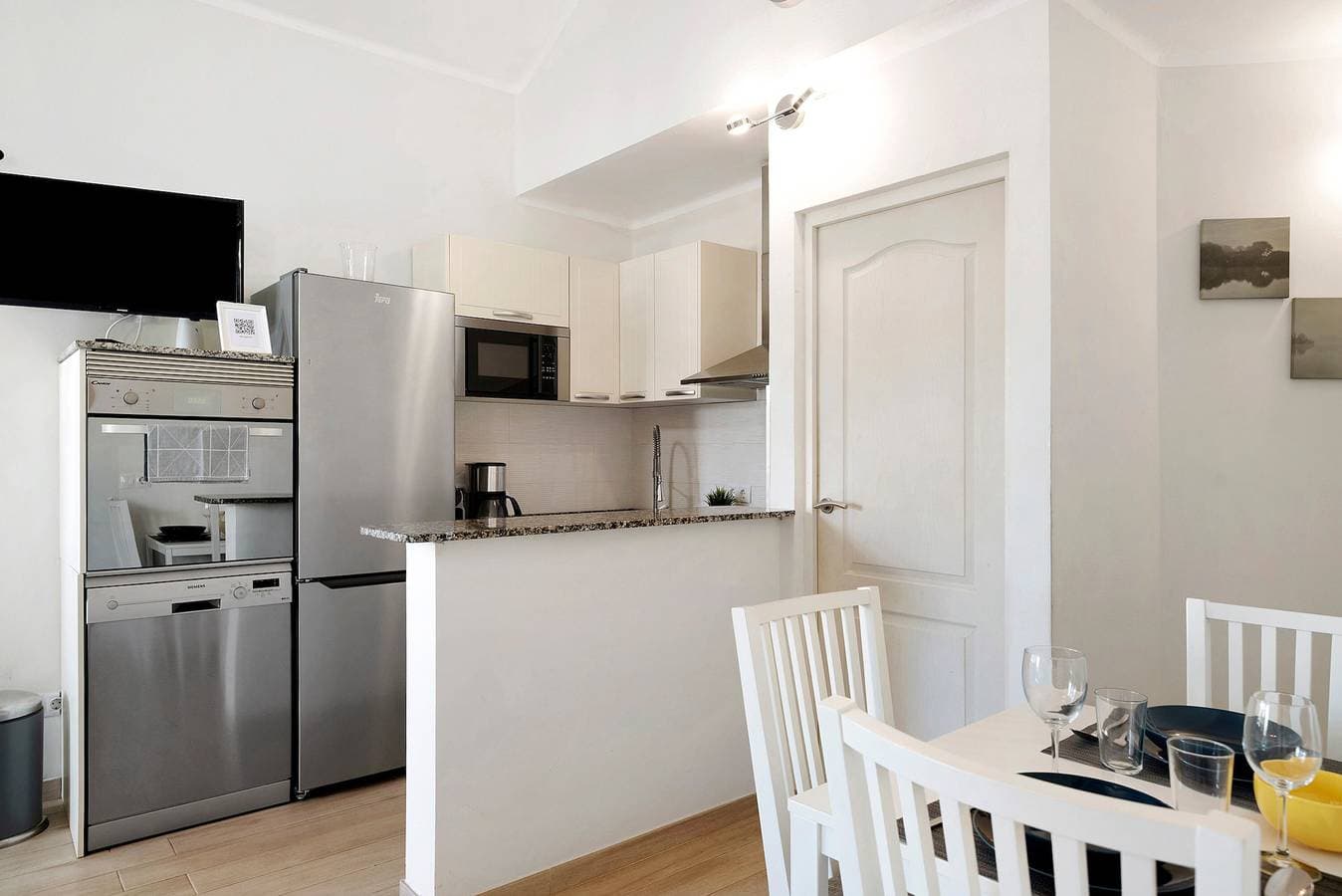 Foto 6 von 21: Ferienwohnung 'Bungalow La Roca' mit Gemeinschaftspool, WLAN und Klimaanlage