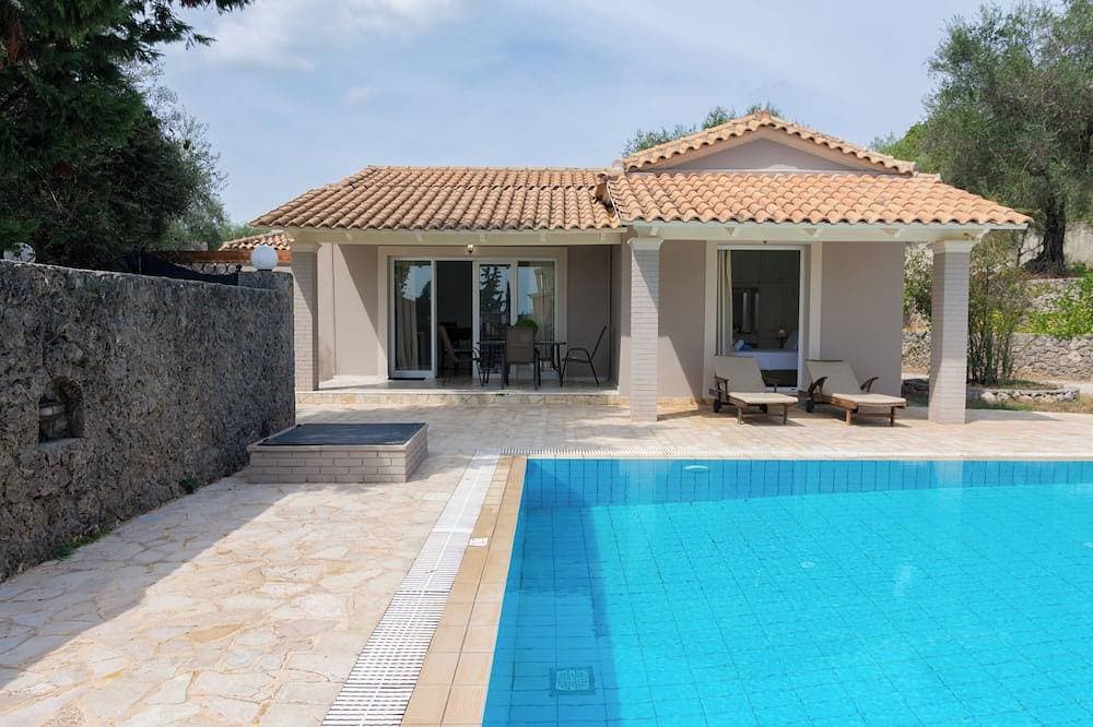 Private pool Villa Nefeli in Dassia Corfu 1