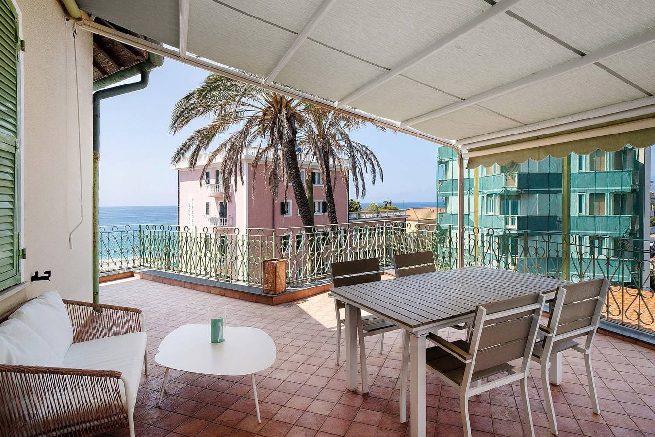 Wonderful flat by sea chez Monique 1