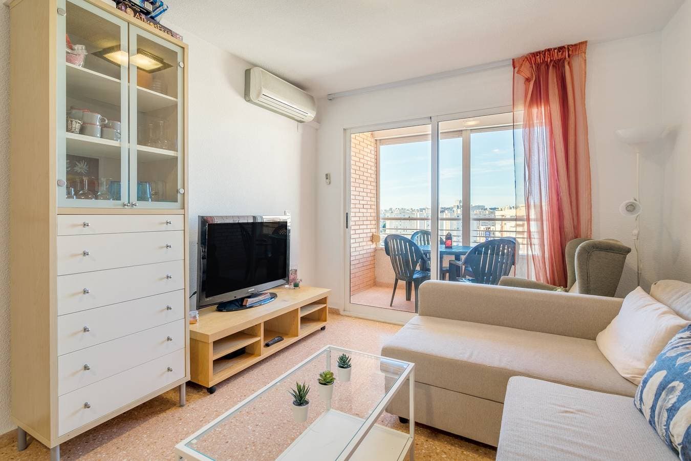 Foto 5 von 25: Apartment 'Urbanización Bulevar Playa' mit Gemeinschaftspool, WLAN und Klimaanlage
