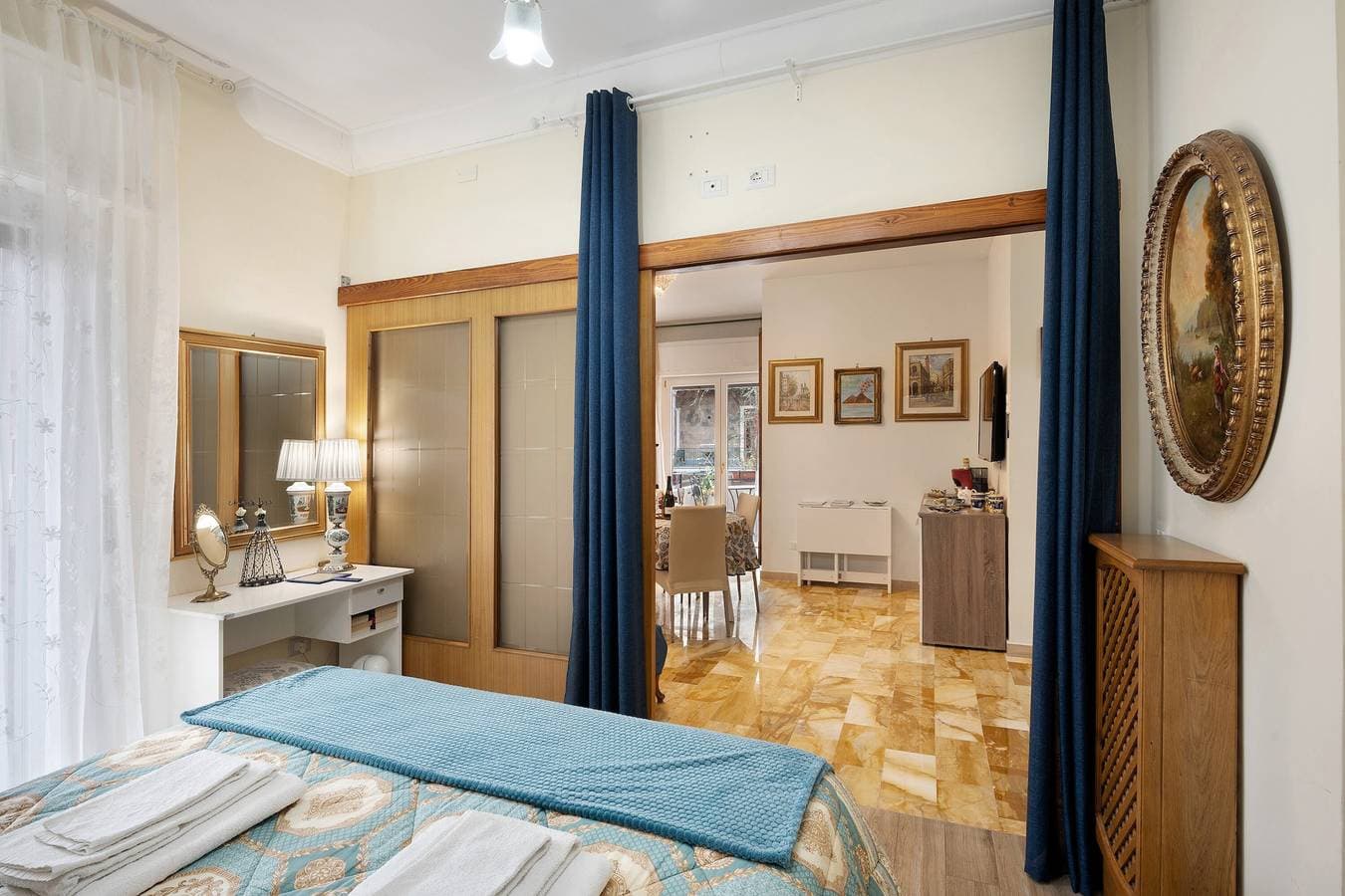 Foto 8 von 27: Ferienwohnung 'La Maison De Julie' mit Bergblick, Wi-Fi und Klimaanlage
