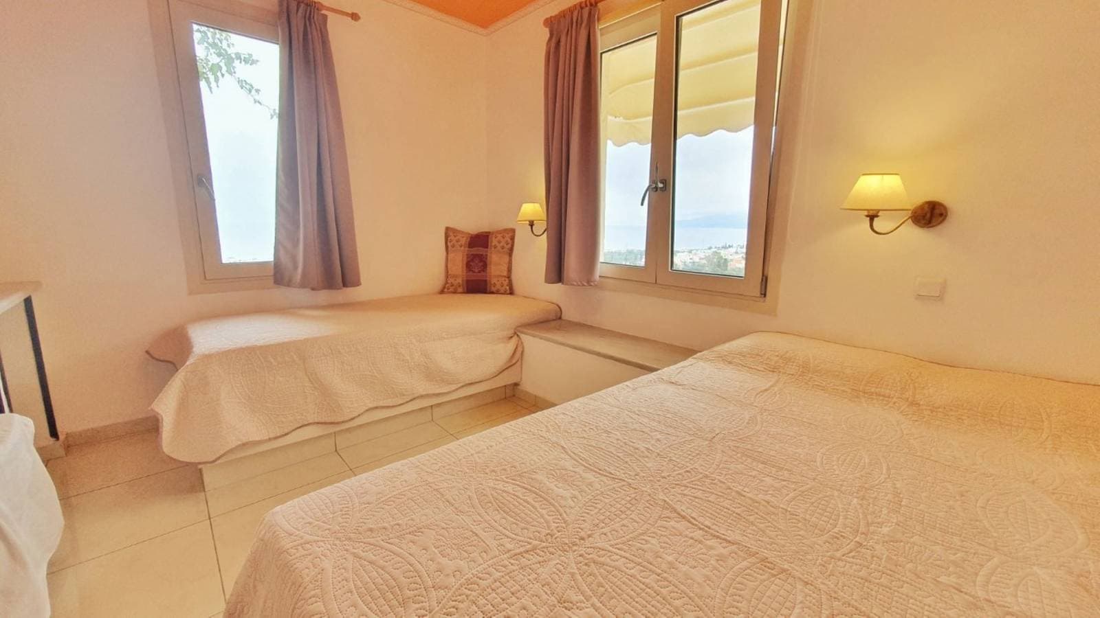 Foto 7 von 19: Ein privates Studio mit herrlichem Meerblick, Gemeinschaftspool und Ac