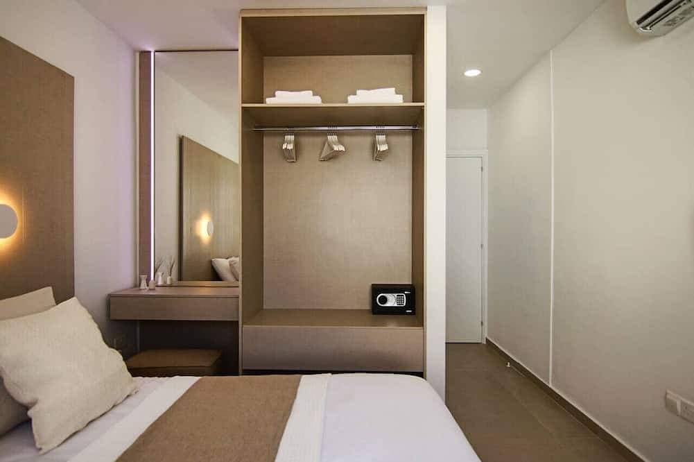 Foto 3 von 15: Phaedrus Living: Seaview Luxury Flat Limnaria 114