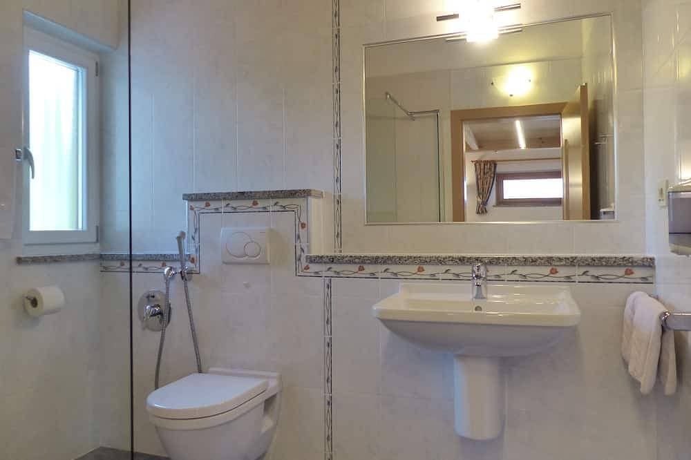 Foto 3 von 16: Ferienwohnung für 2-4 Pers. mit Südbalkon und biologischem Naturbadeteich