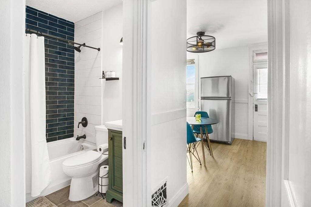 Foto 13 von 20: Stylish Apt Near Stl Attractions