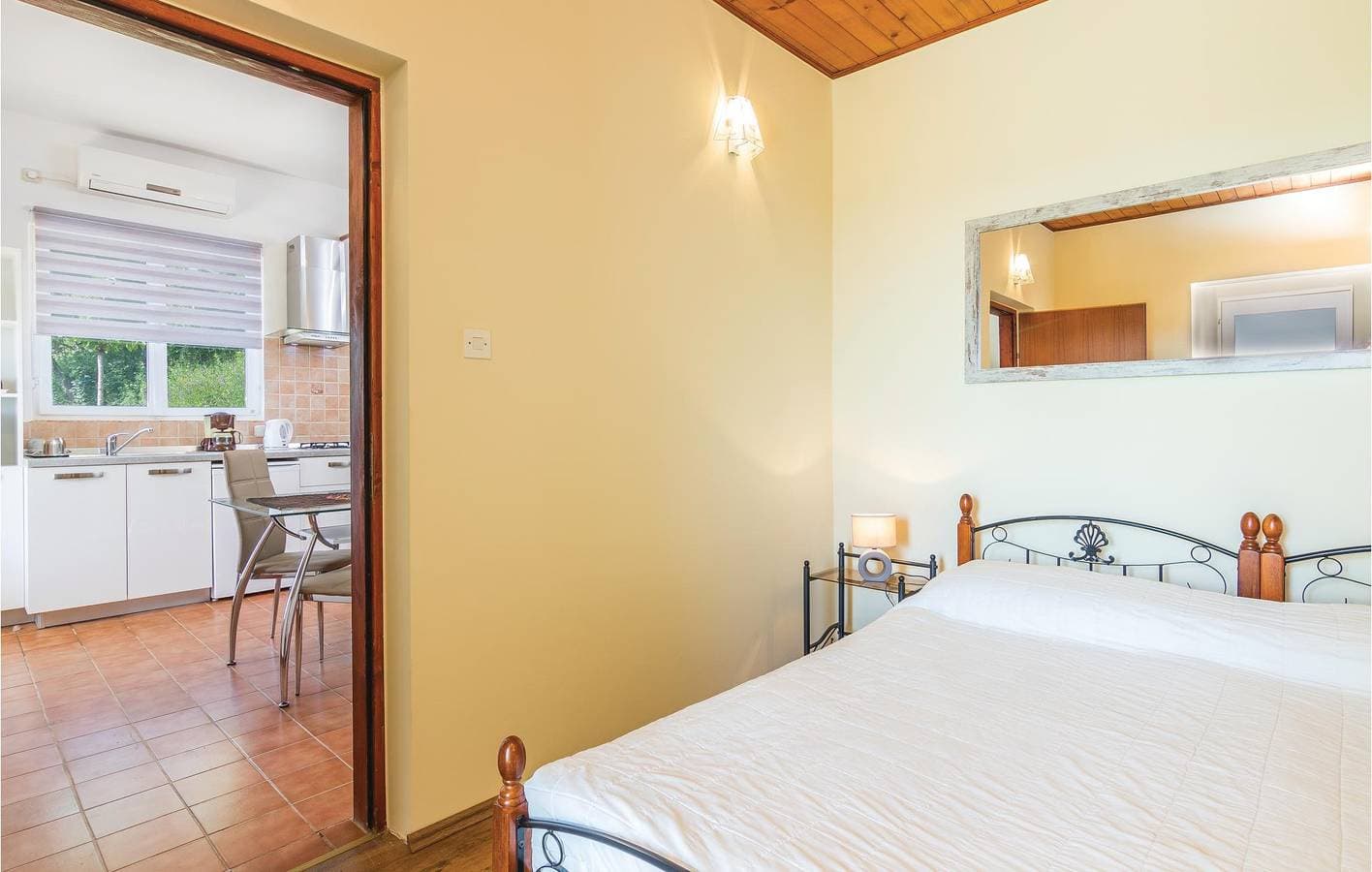 Foto 12 von 23: Apartment mit Meerblick, Pool und Terrasse, 2,5 km von der Küste und dem Stadtzentrum entfernt