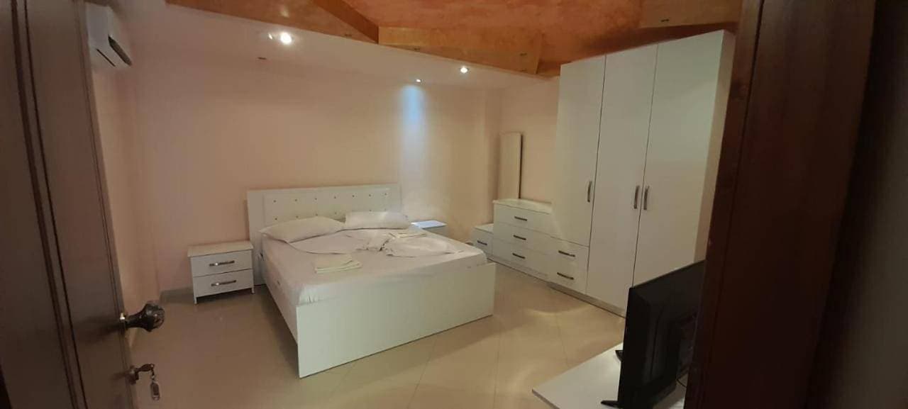 Foto 11 von 16: Double Room with Private Bathroom