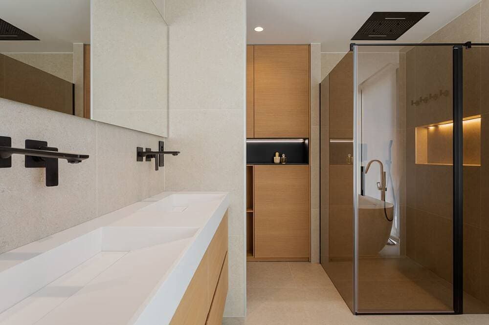 Foto 11 von 30: Ultra-Modern 5-Bed Luxury Chalet with Private Pool & Home Cinema 13 Min To Beach