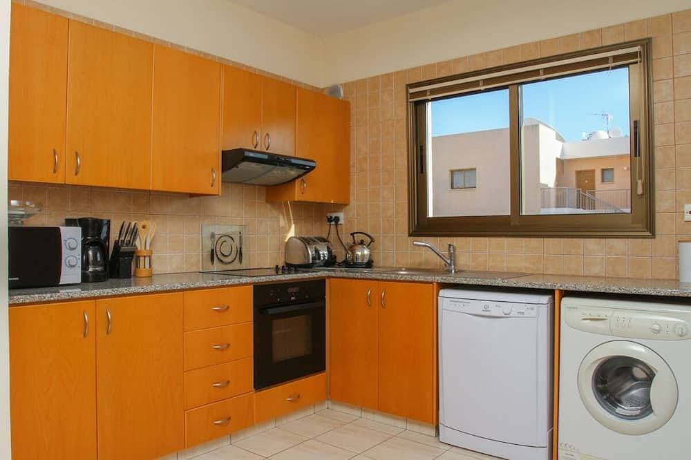 Foto 13 von 18: Herrliche Zwei Schlafzimmern und zwei Badezimmer Wohnung mit großem Pool