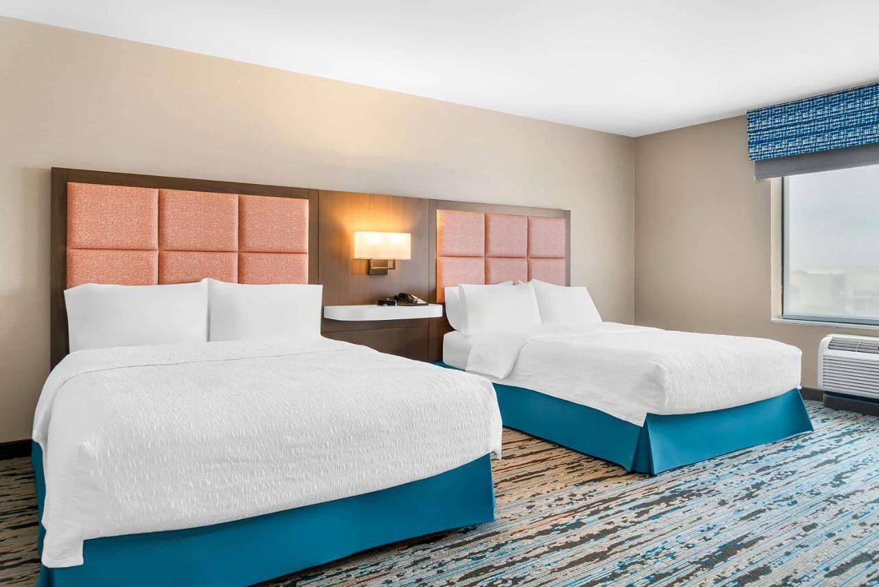 Foto 6 von 9: Queen Room with Two Queen Beds - Mobility and Hearing Access/Non-Smoking