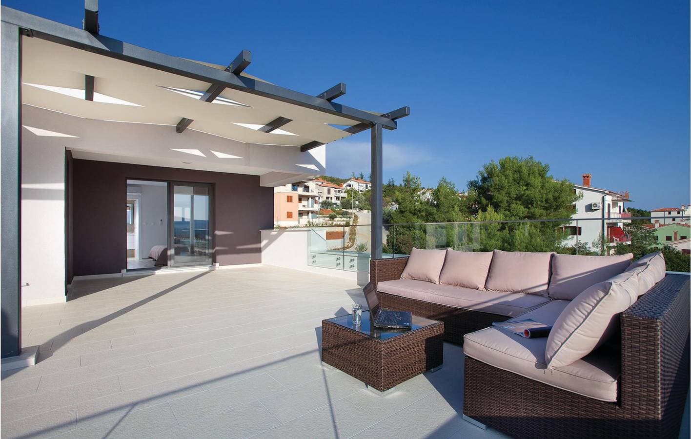 Foto 11 von 33: Geräumige 150 m² große Wohnung mit Pool, 600 m vom Strand entfernt