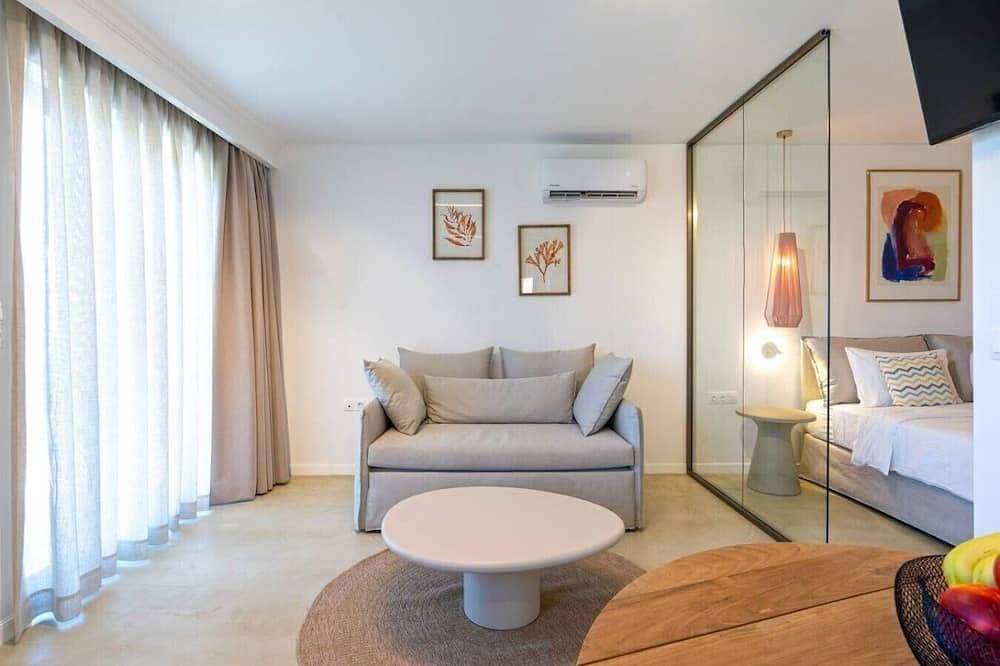Foto 3 von 30: New Seaview Studio with Hot Tub & Garden ,5 min to Beach & Shops