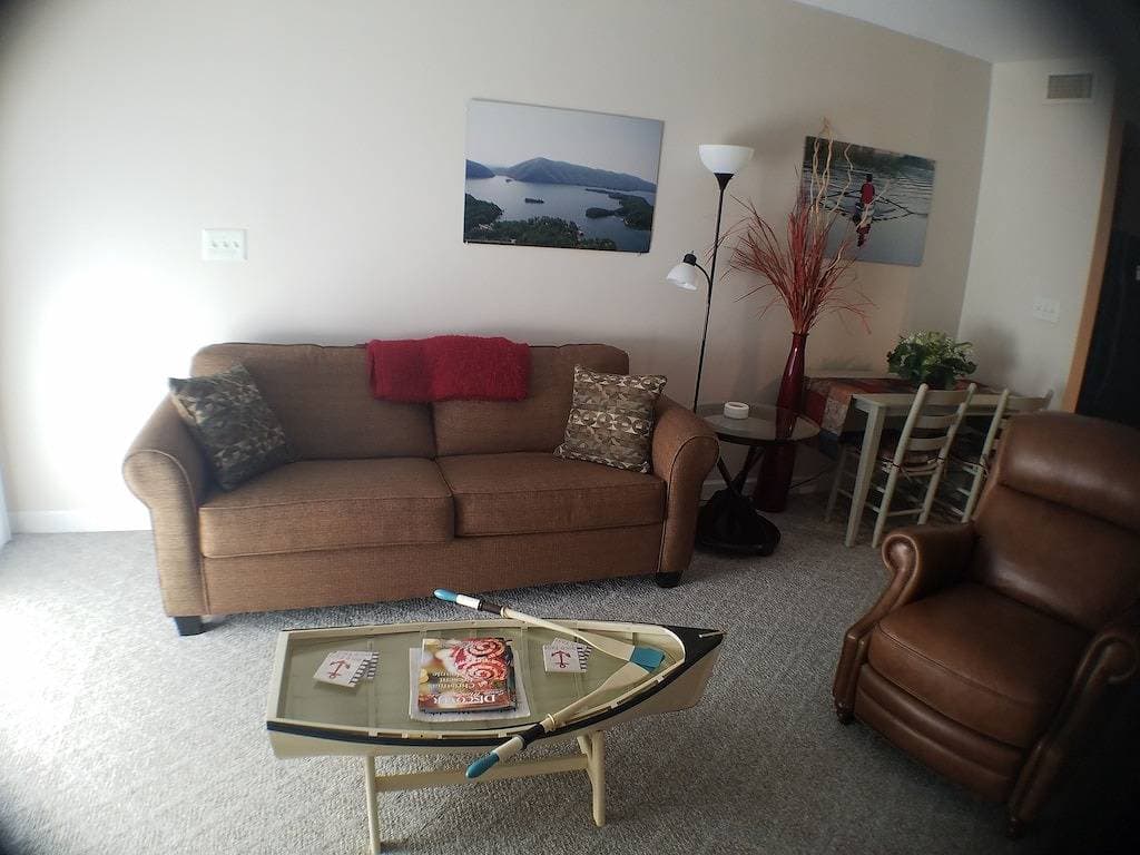 Foto 11 von 21: #116 Pointe - 1  Bedroom Lakefront Condo at Mariners Sml