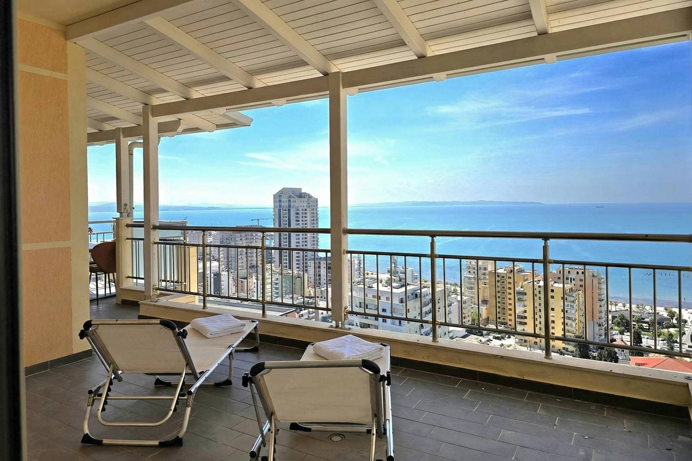 Foto 5 von 26: Hill Apartment with Sea View in Durres