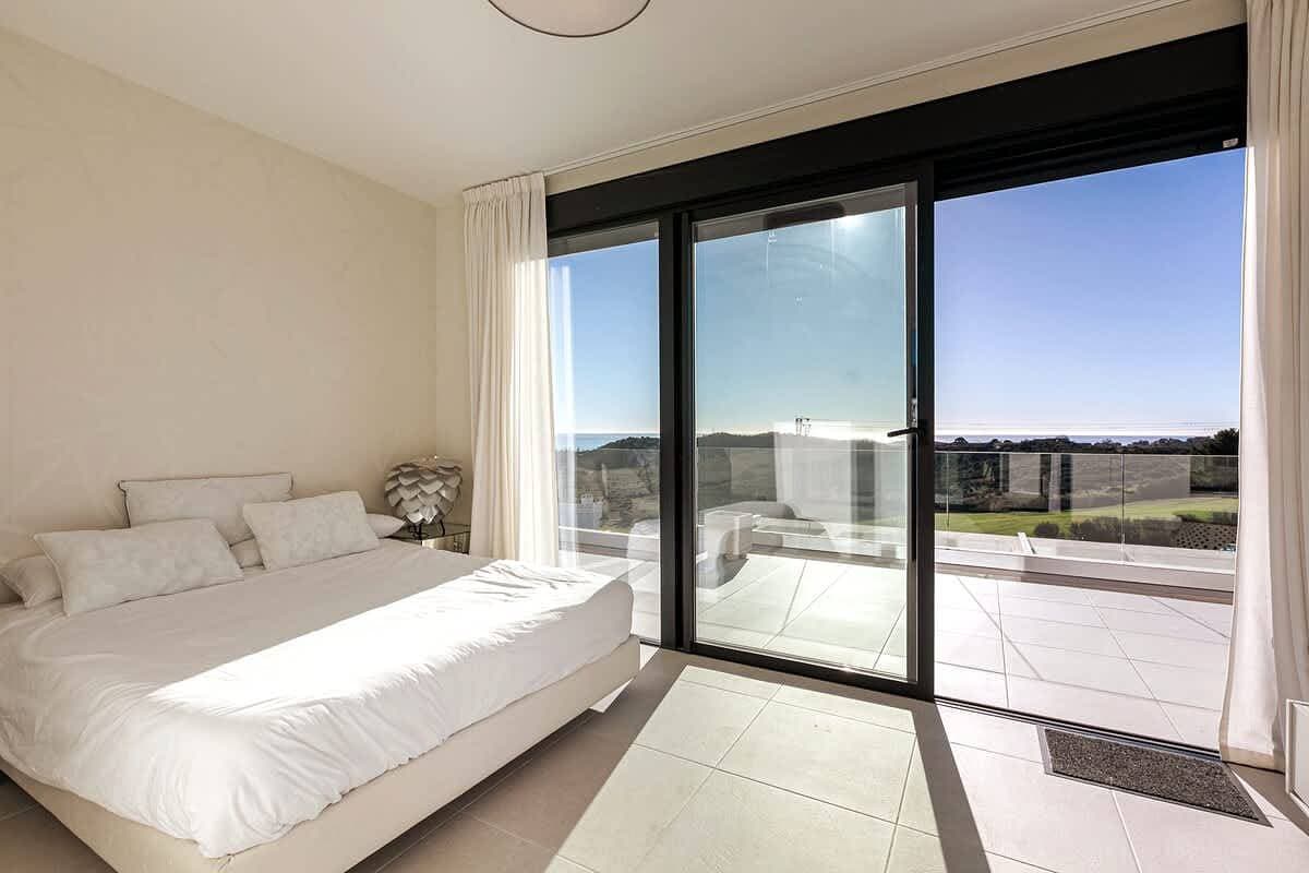 Foto 4 von 57: Duplex Penthouse with Sea Views, Steps to Golf