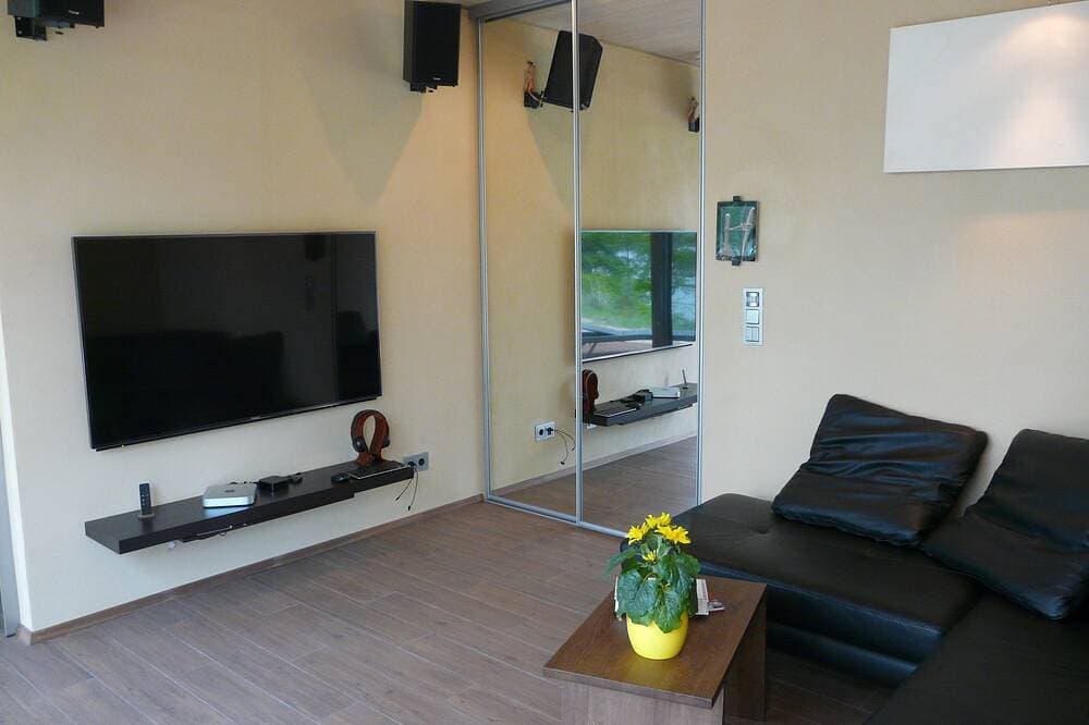 Foto 10 von 29: Luxus-Ferienhaus direkt am See, naturnaher Komfort in modernem Stil