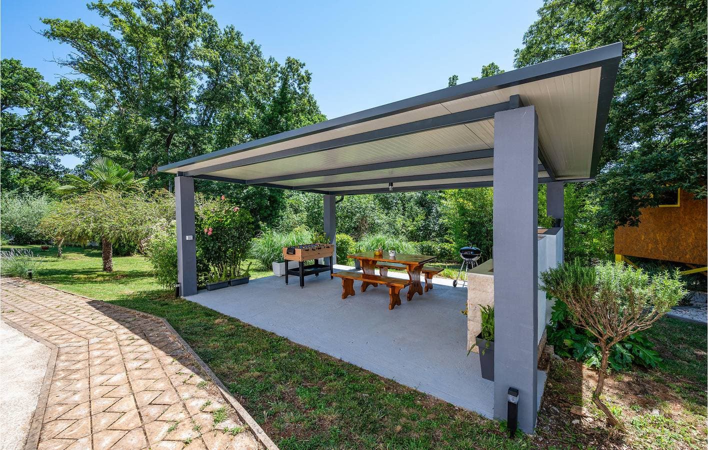 Foto 9 von 31: Geräumige 2-Zimmer-Wohnung mit Terrasse und Annehmlichkeiten