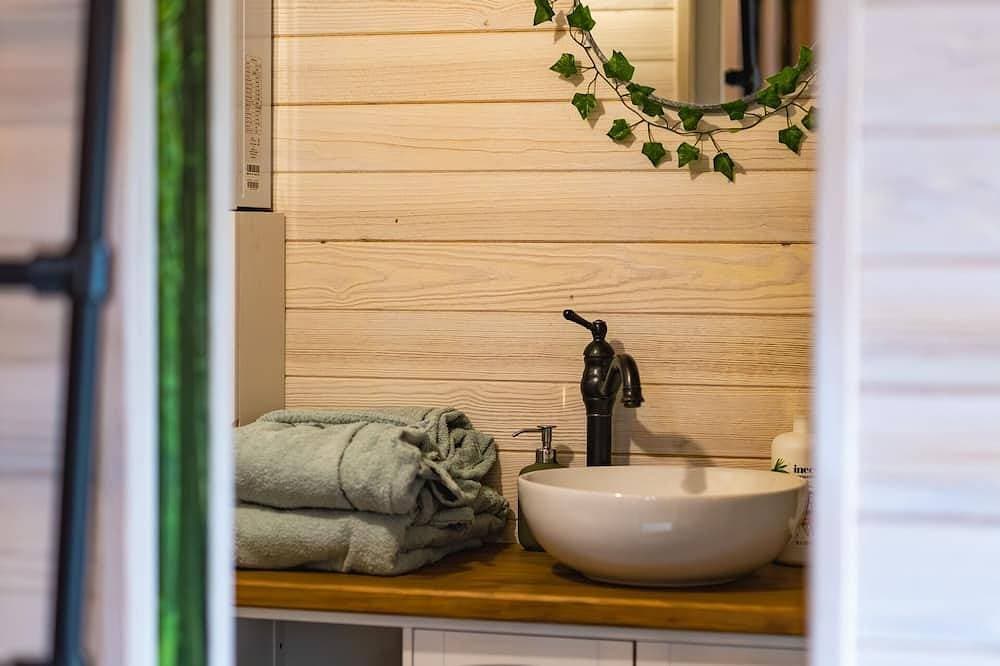 Foto 6 von 30: Tiny House-Cottage-Hütte-Ensuite-Blick auf den Hof