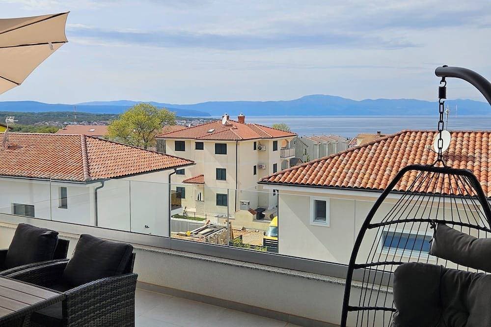 Moderne Ferienwohnung mit Panorama‑ und Sundowner‑Blick in Malinska (Insel Krk) 1