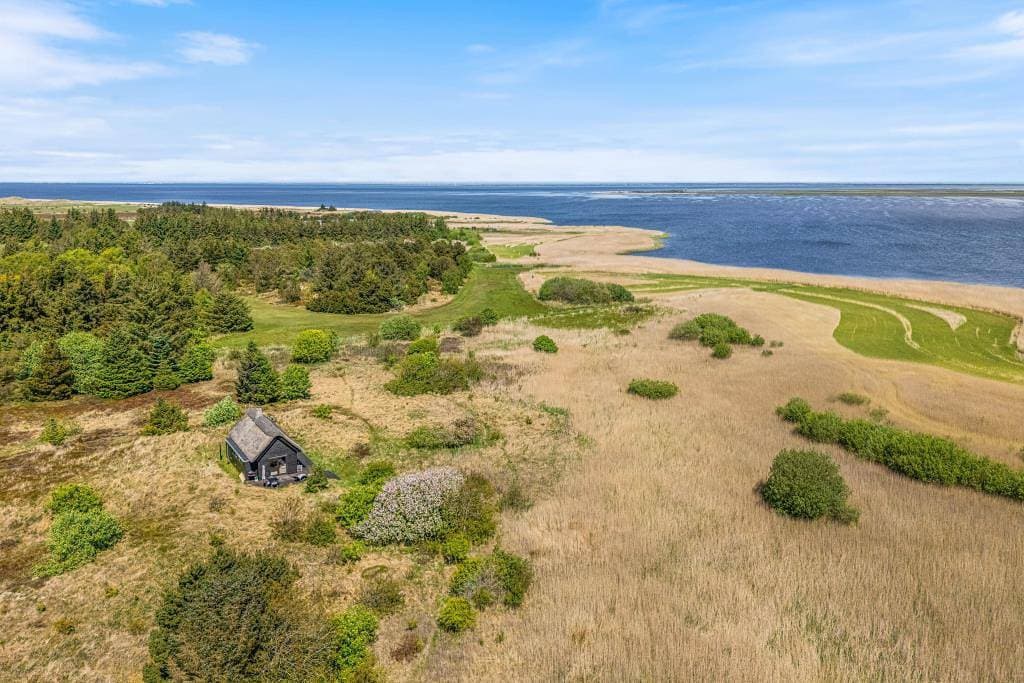 Ruhig gelegenes Ferienhaus mit Panoramablick in Bjerregård 1